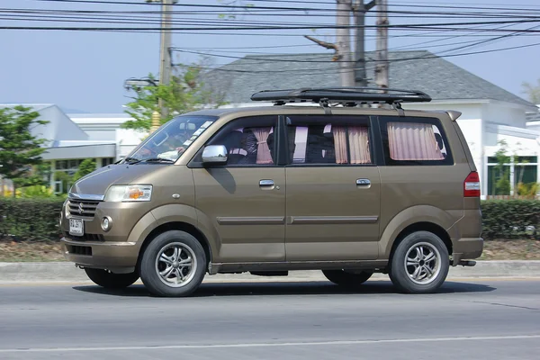 Coche privado, Mini Van de Suzuki APV — Foto de Stock