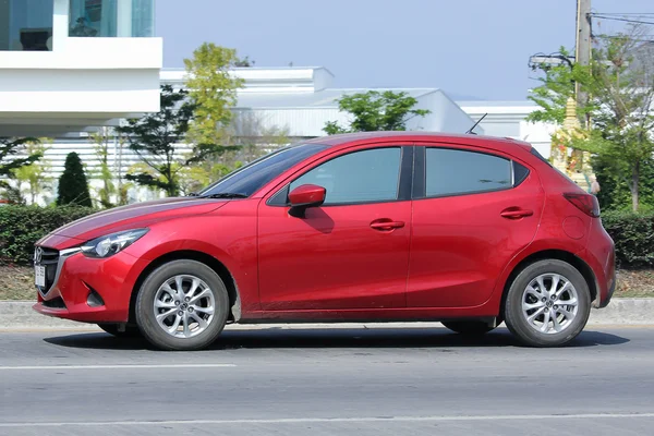 プライベートのエコカー、Mazda2. — ストック写真