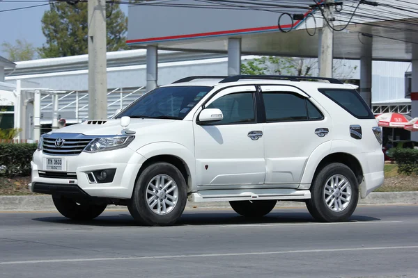 Carro privado SUV, Toyota Fortuner . — Fotografia de Stock