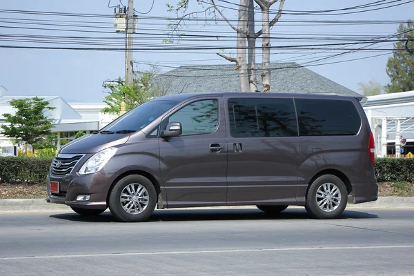 Camioneta privada. Hyundai H-1 — Foto de Stock