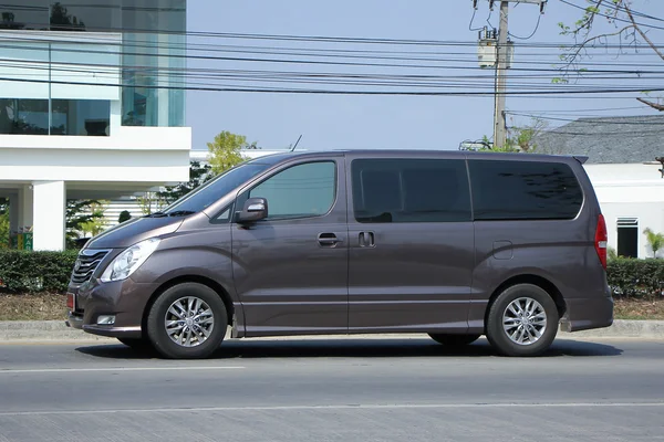 Camioneta privada. Hyundai H-1 — Foto de Stock