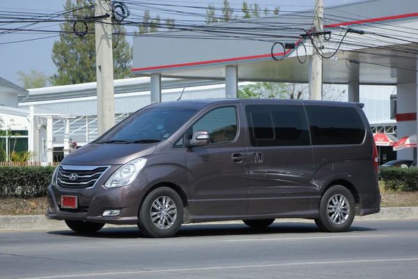 Camioneta privada. Hyundai H-1 — Foto de Stock