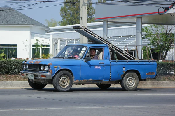 Isuzu starý náklaďák auto. — Stock fotografie