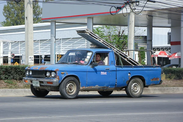 Isuzu oude pick-up auto. — Stockfoto