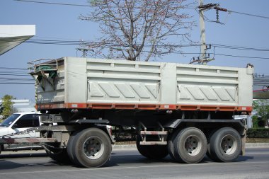 Thanachai şirketinin damperli kamyon.