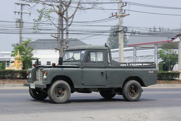 Vieille voiture privée. Mini camion Land Rover — Photo