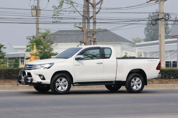 Recogida en coche privado, Toyota Hilux Revo . — Foto de Stock