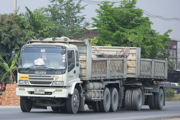 Reboque caminhão basculante de Chiangmai empresa de produtos de concreto — Fotografia de Stock