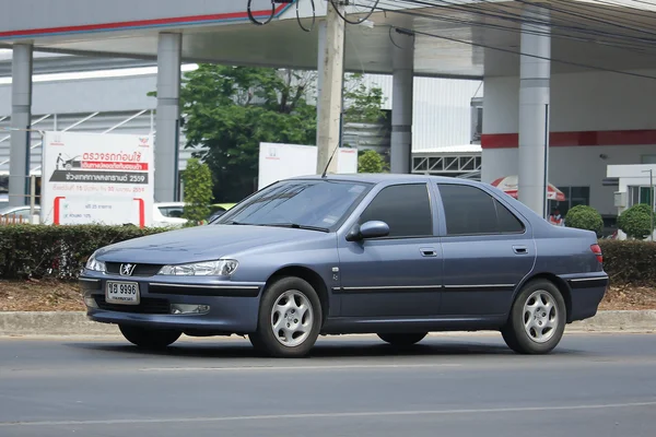 Prywatny samochód, Peugeot 406. — Zdjęcie stockowe