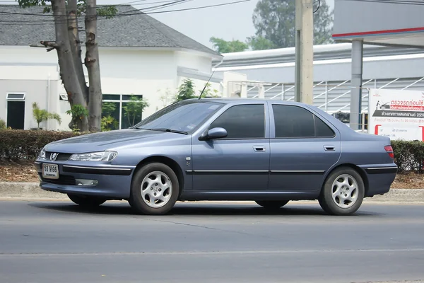 Частный автомобиль, Peugeot 406 . — стоковое фото