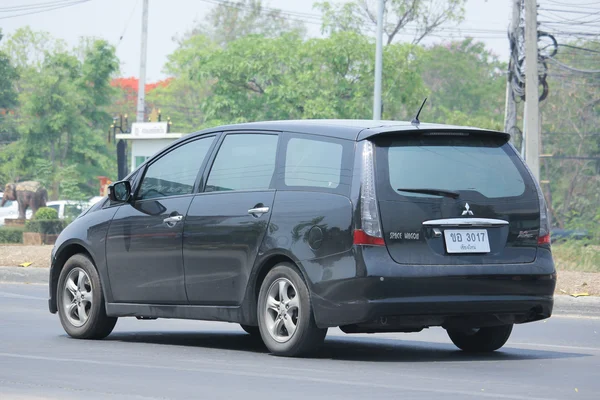 プライベート Mpv 車、三菱スペース ワゴン. — ストック写真