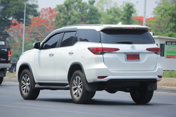 Privater Geländewagen, toyota fortuner. — Stockfoto