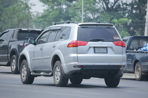 Coche privado de Mitsubishi Pajero Suv Car . — Foto de Stock