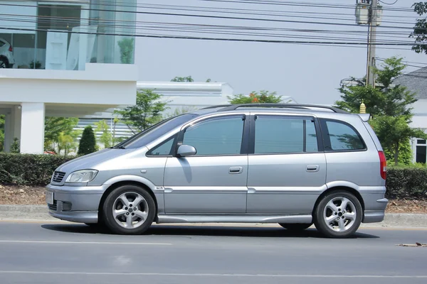 Carro privado SUV, Chevrolet Zafira . — Fotografia de Stock