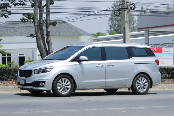 Coche privado MPV, Kia Grand Carnival . — Foto de Stock