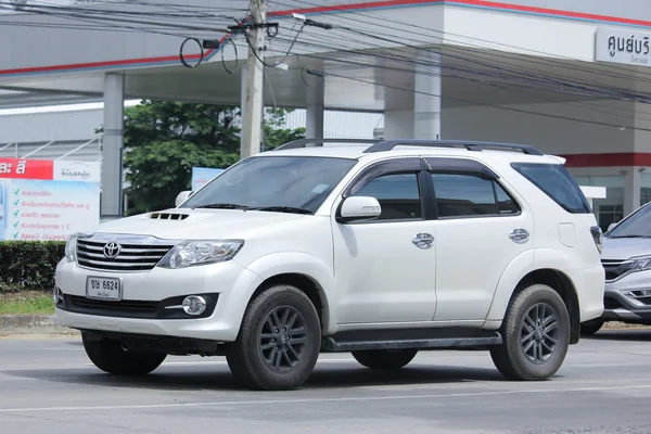 Частный внедорожник, Toyota Fortuner — стоковое фото