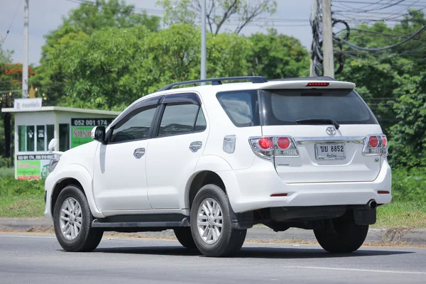 Suv prywatny samochód, Toyota Fortuner — Zdjęcie stockowe