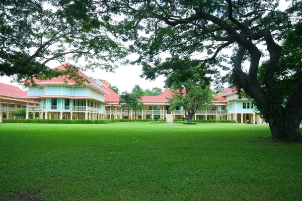 Campo verde y Palacio de Mrigadayavan — Foto de Stock