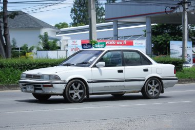   Eski özel araba, Toyota Corolla. 