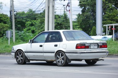   Eski özel araba, Toyota Corolla. 