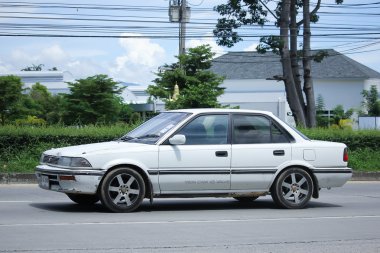   Eski özel araba, Toyota Corolla. 