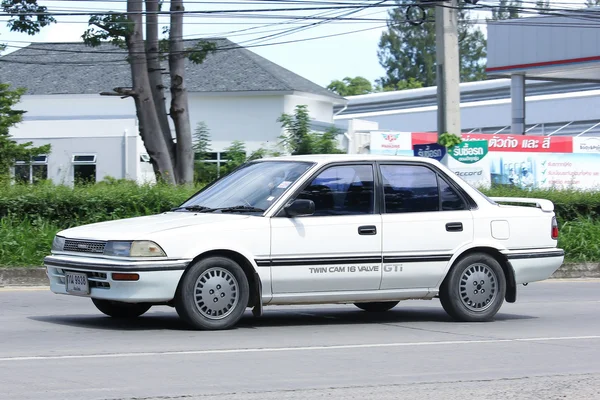 Stary samochód prywatny, Toyota Corolla. — Zdjęcie stockowe