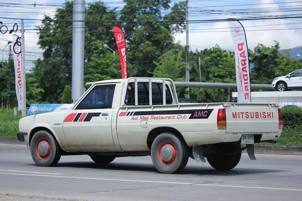 Menig gamle Pickup-bil, Mitsubishi L200. – stockfoto