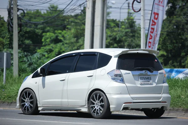 Приватному автомобілі, Honda Jazz гібридні. — стокове фото