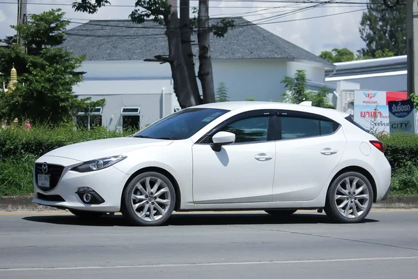 Coche ecológico privado, Mazda 3 . — Foto de Stock