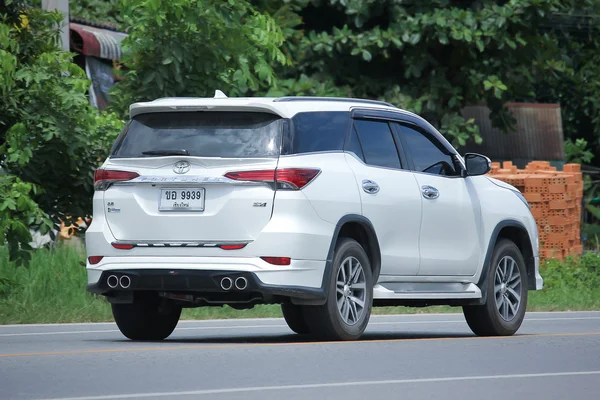 Частный внедорожник, Toyota Fortuner . — стоковое фото