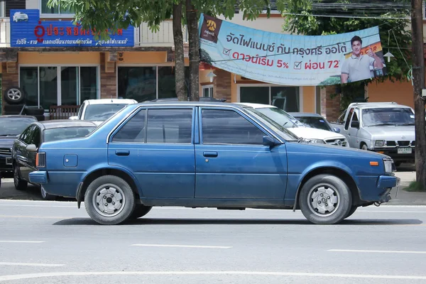 Vieille voiture privée, Nissan Sunny . — Photo