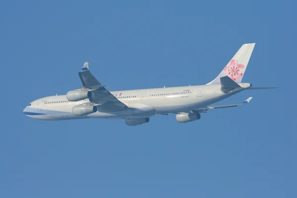 B-18806 Airbus A340-300 της κινεζικής αεροπορικής εταιρείας. — Φωτογραφία Αρχείου