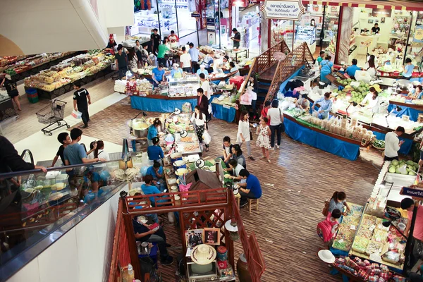 Amphawa Floating Market w centrum Chiangmai Festiwal. — Zdjęcie stockowe