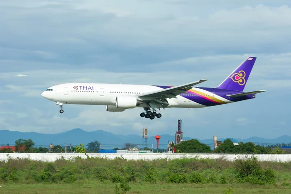 Boeing 777-200 hs-tjg der thaiairway. — Stockfoto