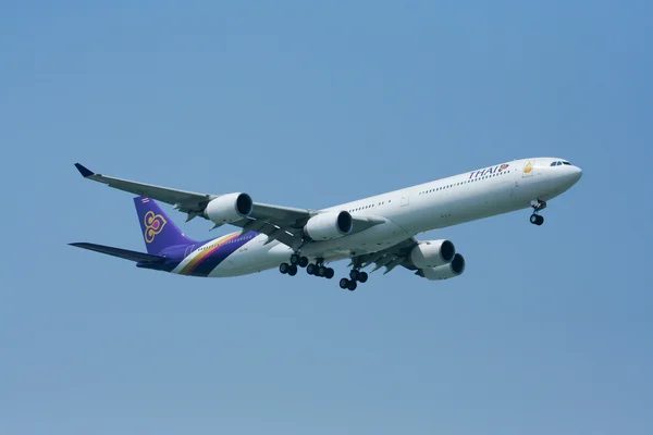 HS-TNC Airbus A340-600 of Thaiairway. — Stock Photo, Image