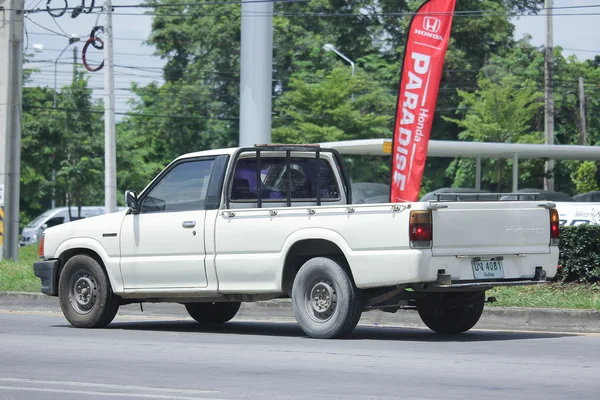 Приватне забрати вантажівка, старі Ford кур'єра. — стокове фото