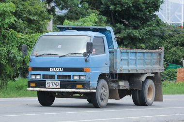 Özel eski Isuzu damperli kamyon.