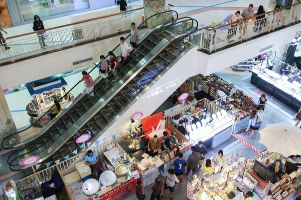 Binnenkant van centrale Chiangmai Airport Plaza. — Stockfoto