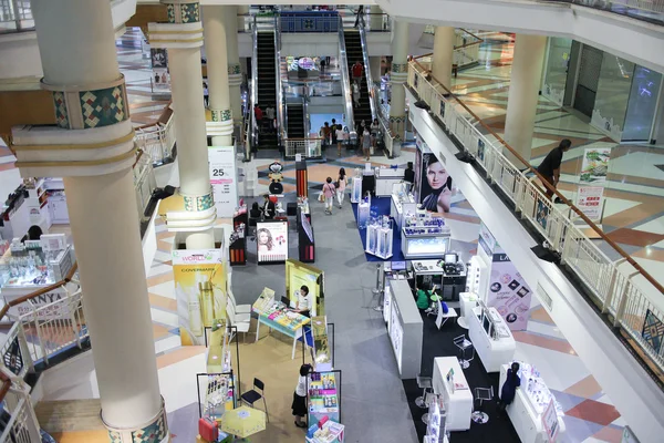 Binnenkant van centrale Chiangmai Airport Plaza. — Stockfoto