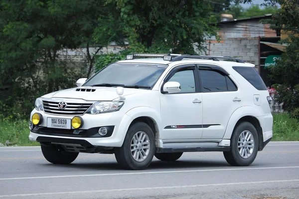 Özel suv otomobil, Toyota Fortuner. — Stok fotoğraf