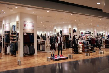 Uniqlo mağaza, Japon geçici Tasarımcısı giyim