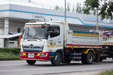 Chiangmai, Tayland - 16 Ekim 2020: Payawan Nakliye Şirketi Çöp Kamyonu. Fotoğraf 121 numaralı yolda, Chiangmai, Tayland 'a 8 km uzaklıkta..