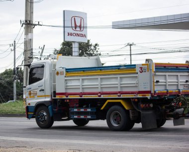 Chiangmai, Tayland - 16 Ekim 2020: Payawan Nakliye Şirketi Çöp Kamyonu. Fotoğraf 121 numaralı yolda, Chiangmai, Tayland 'a 8 km uzaklıkta..
