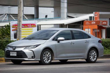 Chiangmai, Tayland - 16 Ekim 2020: özel araba, Yeni Toyota Corolla Altis. On ikinci kuşak. 1001 numaralı yolda, Chiangmai şehrinden 8 km uzakta..