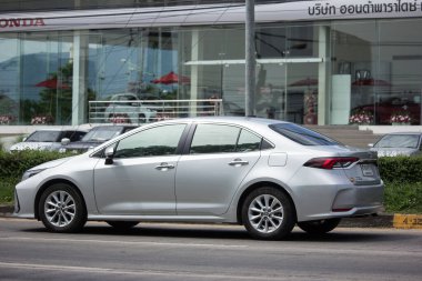 Chiangmai, Tayland - 16 Ekim 2020: özel araba, Yeni Toyota Corolla Altis. On ikinci kuşak. 1001 numaralı yolda, Chiangmai şehrinden 8 km uzakta..