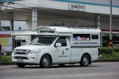 Chiangmai, Tayland - 16 Ekim 2020 Doi Tao okul otobüsü. 1001 no 'lu yolda. Chiangmai şehrinden 18 km uzakta..