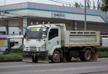 Chiangmai, Tayland - 16 Ekim 2020: er Isuzu Çöp Kamyonu. 1001 no 'lu yolda. Chiangmai İş Alanından 18 km uzakta..