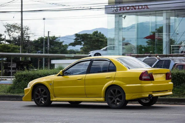 チェンマイ 2020年10月16日 自家用車 三菱ランサー 写真はタイ チェンマイのダウンタウンから約8キロの国道121号線 — ストック写真