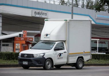 Chiangmai, Tayland - 21 Ekim 2020: Özel pikap Toyota Hilux Revo. 1001 numaralı yolda, Chiangmai şehrinden 8 km uzakta..