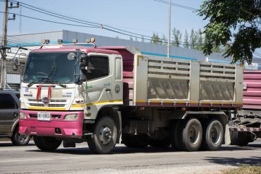 Chiangmai, Tayland - 26 Ekim 2020, Er Hino Çöp Kamyonu. 1001 no 'lu yolda. Chiangmai İş Alanından 18 km uzakta..